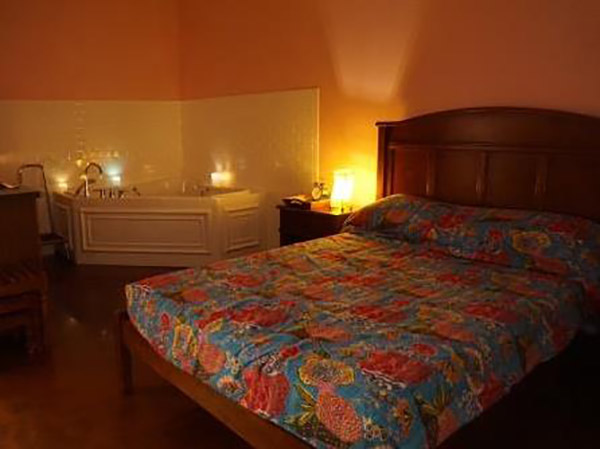 12. birth Center Pink Room candles